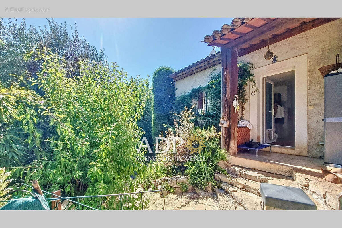 Maison à SAINT-CEZAIRE-SUR-SIAGNE