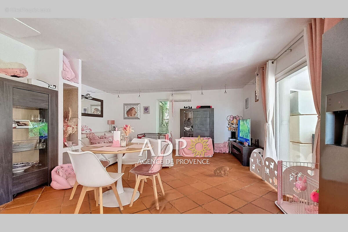 Maison à SAINT-CEZAIRE-SUR-SIAGNE