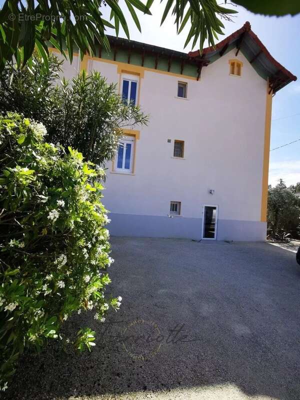 Maison à MONTELIMAR