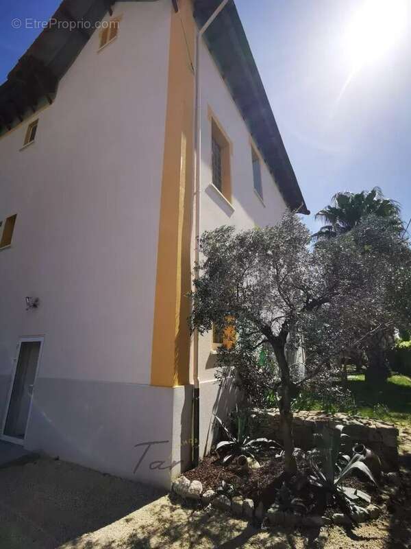 Maison à MONTELIMAR