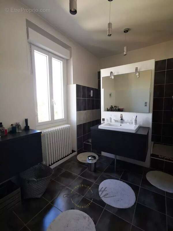 Maison à MONTELIMAR