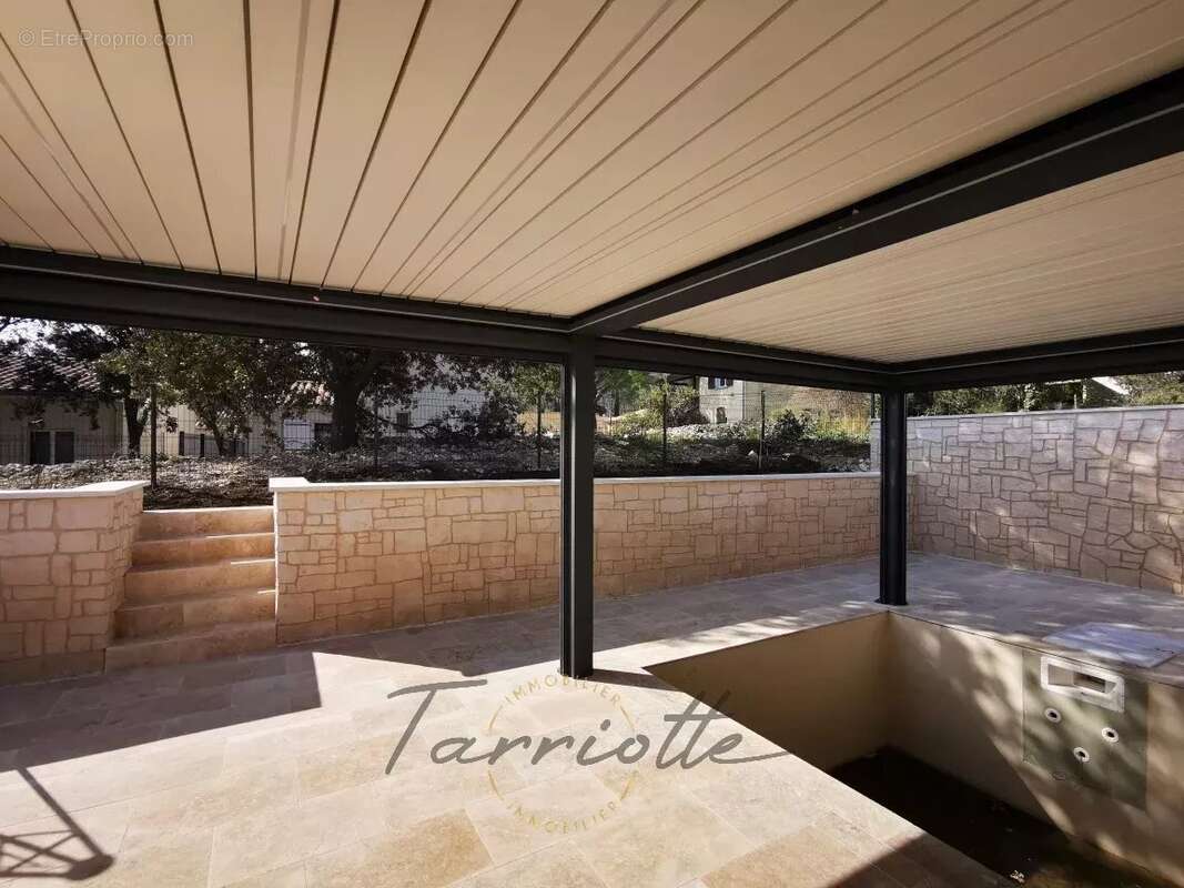 Maison à ROCHEMAURE