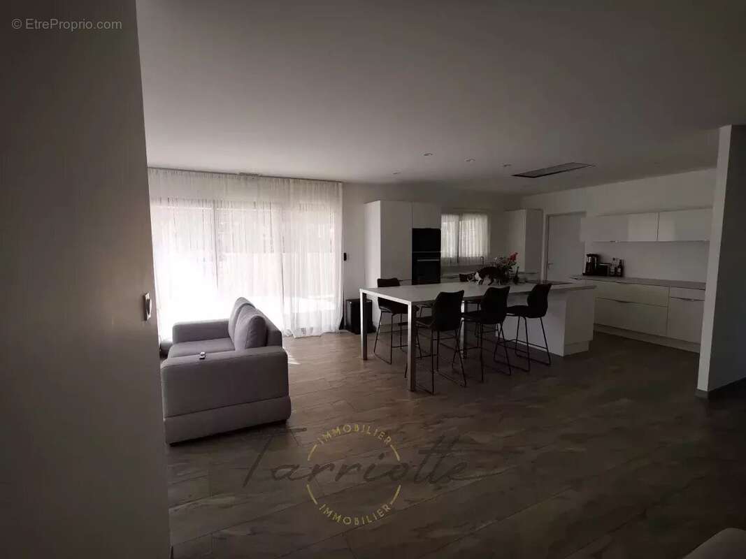 Maison à ROCHEMAURE