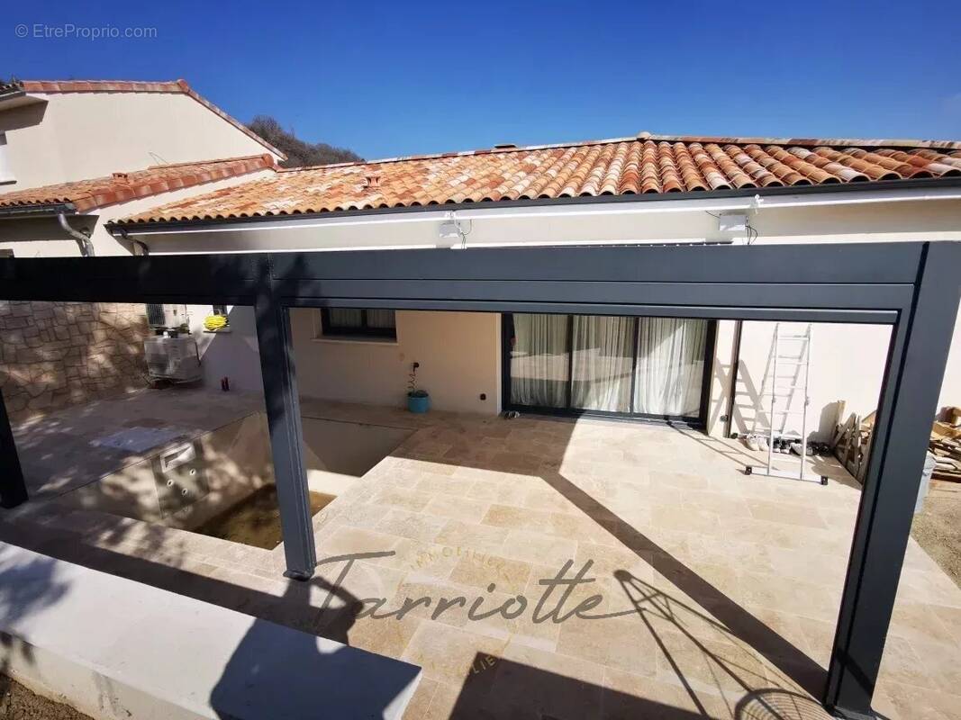 Maison à ROCHEMAURE