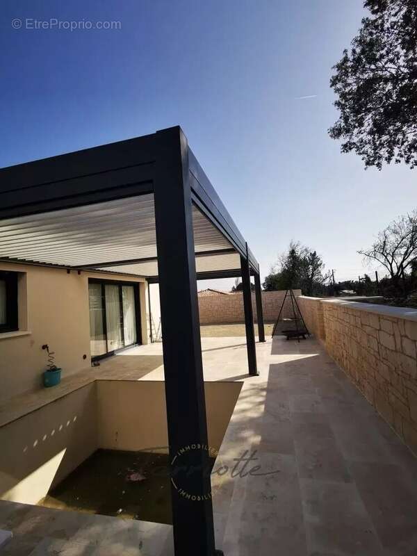 Maison à ROCHEMAURE