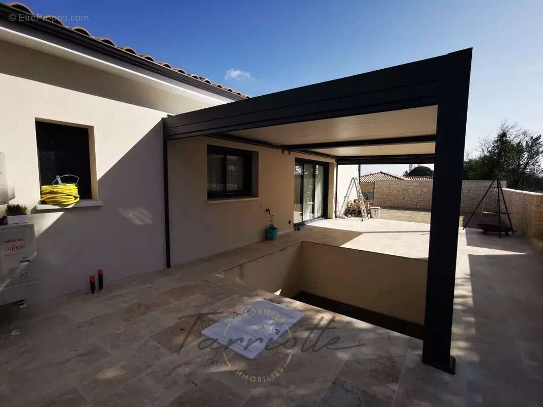 Maison à ROCHEMAURE