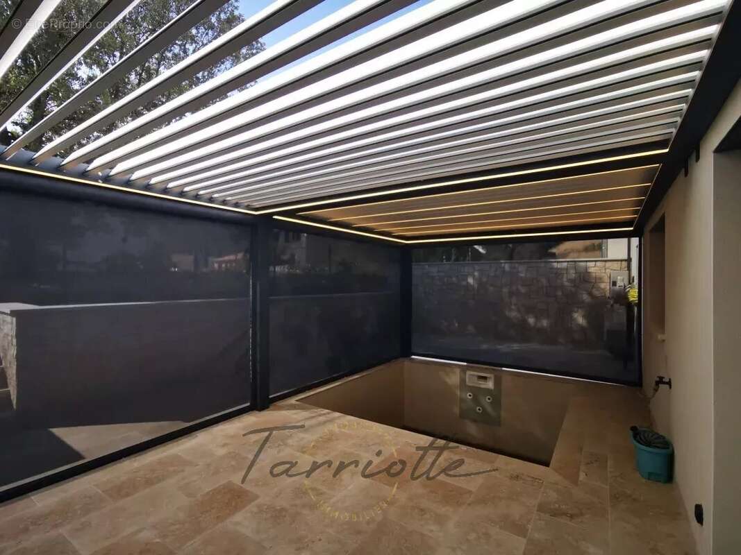 Maison à ROCHEMAURE