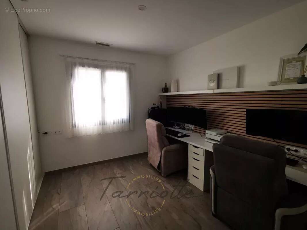 Maison à ROCHEMAURE