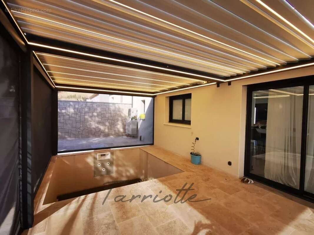 Maison à ROCHEMAURE