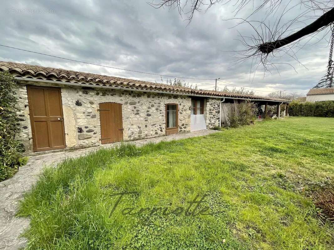 Maison à ROCHEMAURE