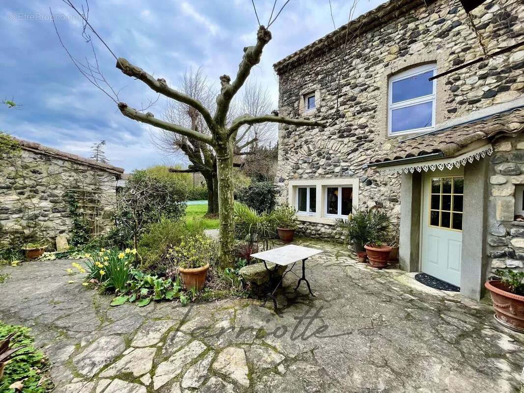 Maison à ROCHEMAURE