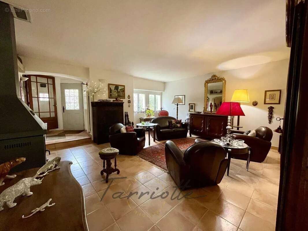 Maison à ROCHEMAURE