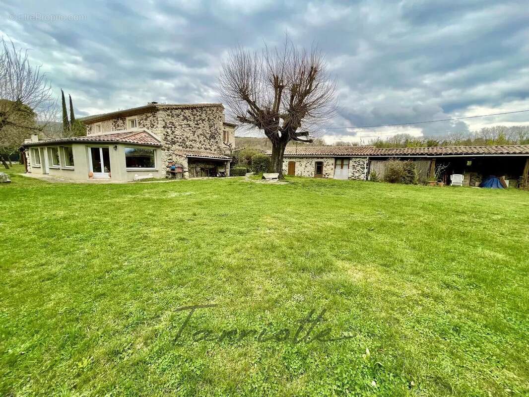 Maison à ROCHEMAURE