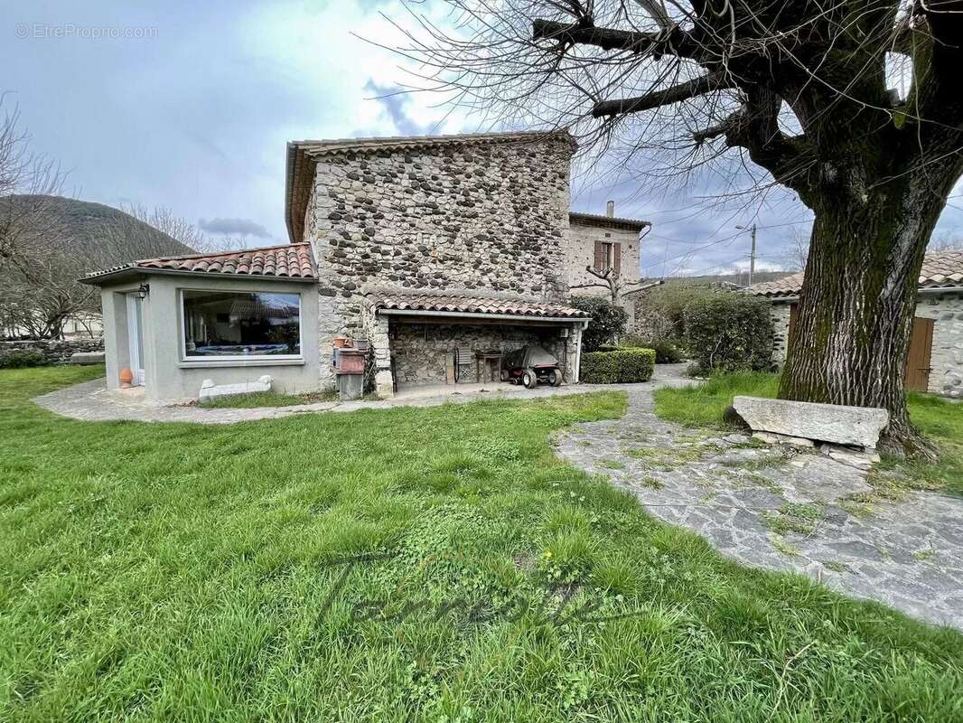 Maison à ROCHEMAURE