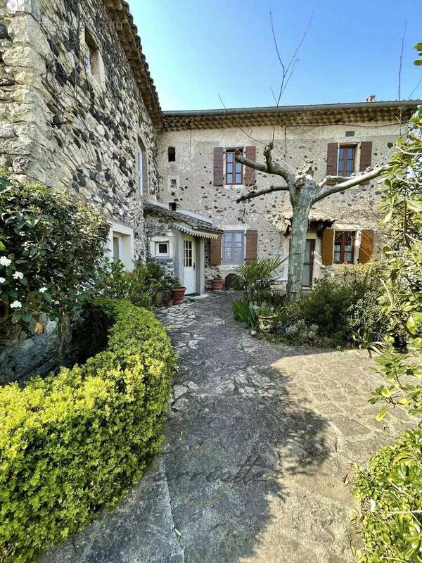 Maison à ROCHEMAURE