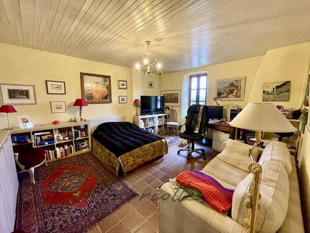 Maison à ROCHEMAURE