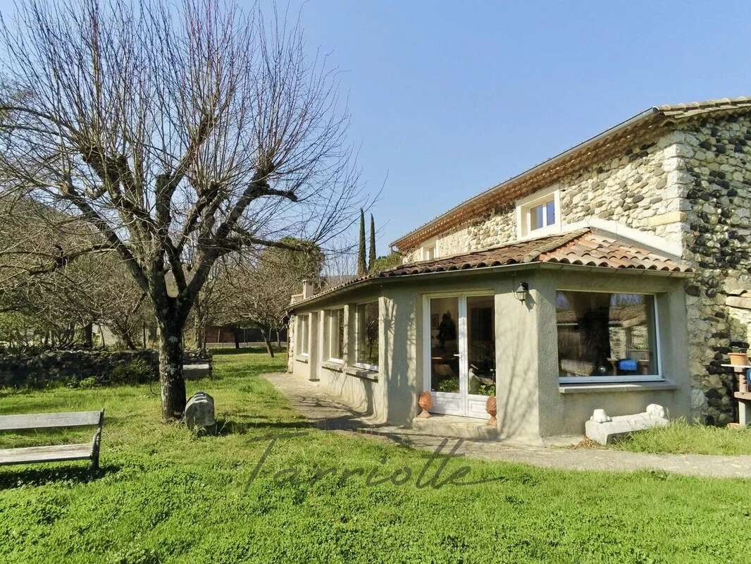 Maison à ROCHEMAURE