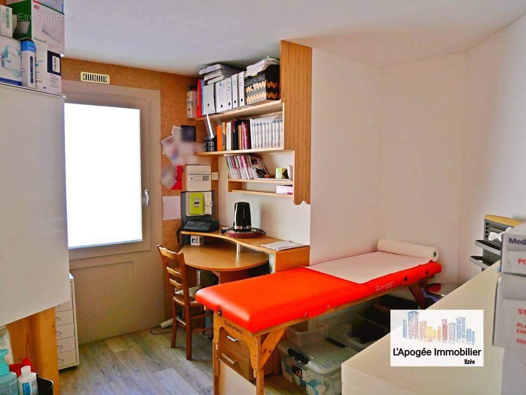 Commerce à MONTAREN-ET-SAINT-MEDIERS