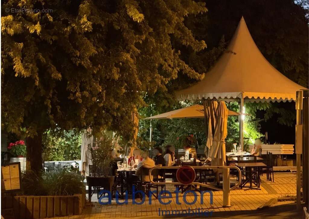 Commerce à SAINT-MARTIN-D&#039;URIAGE