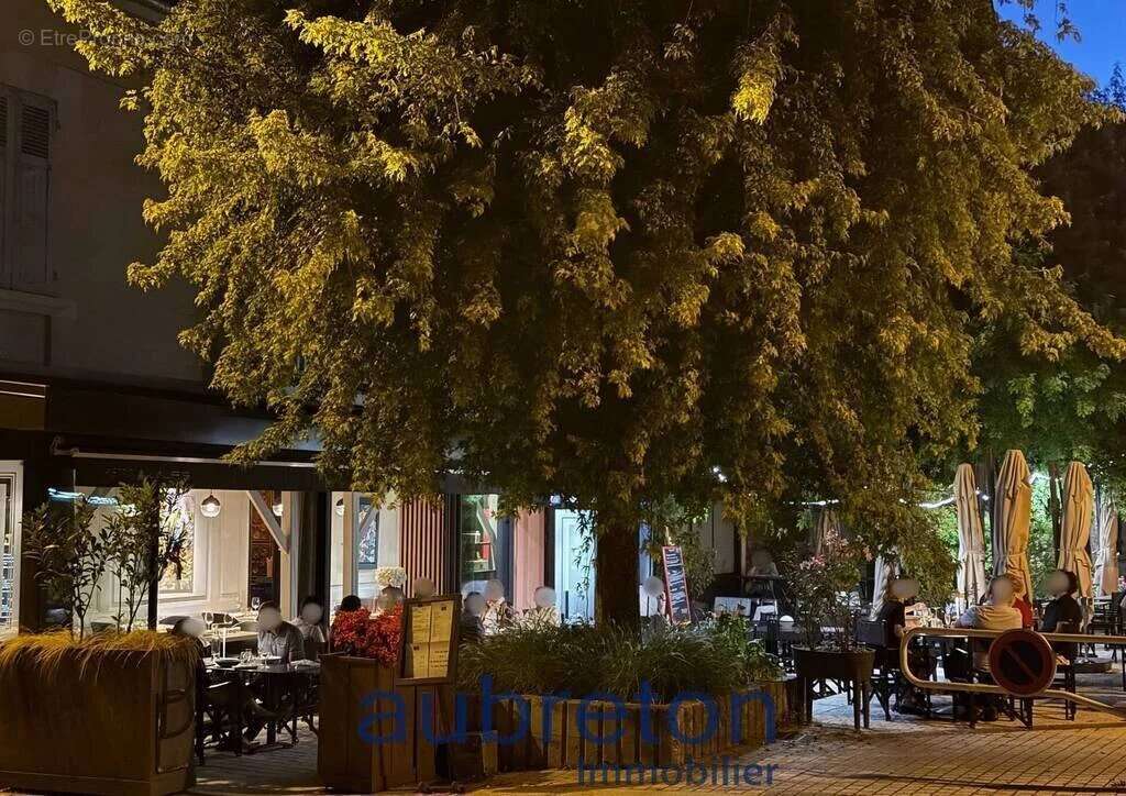 Commerce à SAINT-MARTIN-D&#039;URIAGE