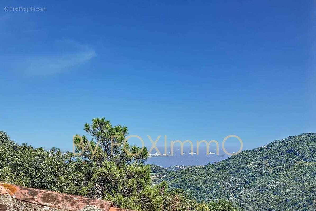 Maison à LES ADRETS-DE-L&#039;ESTEREL