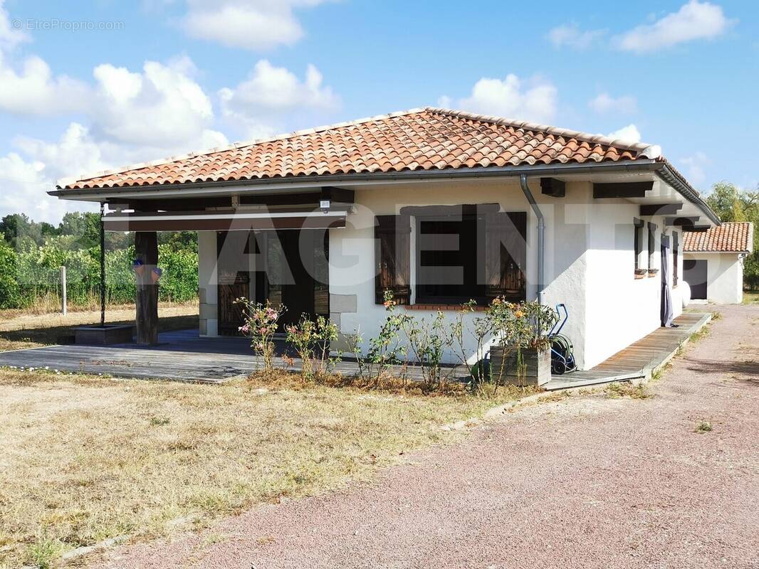 FACADE 2 - Maison à PERISSAC