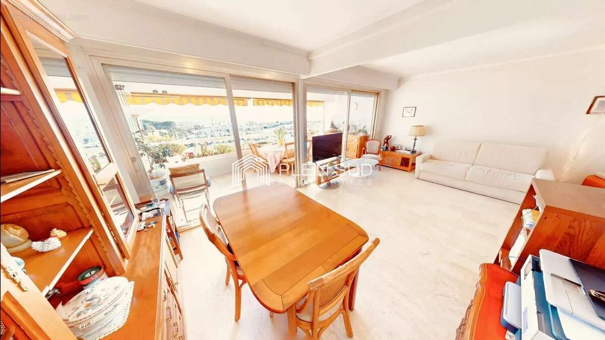 Appartement à VILLENEUVE-LOUBET