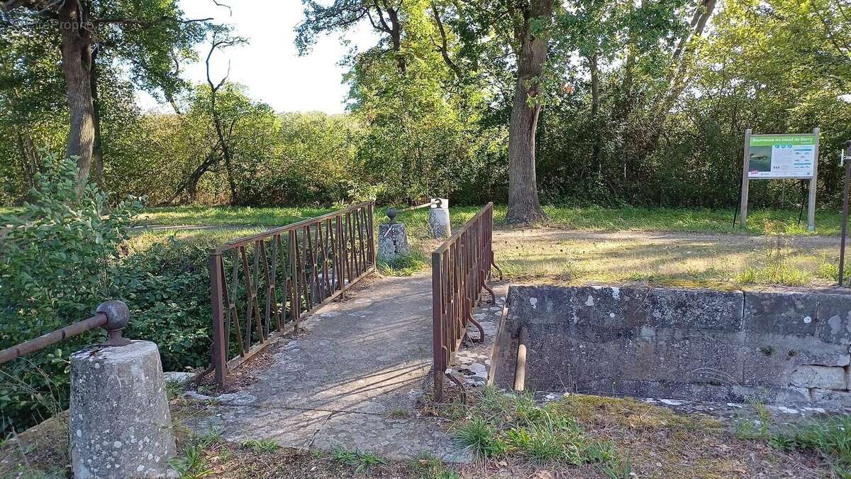 Maison à EPINEUIL-LE-FLEURIEL