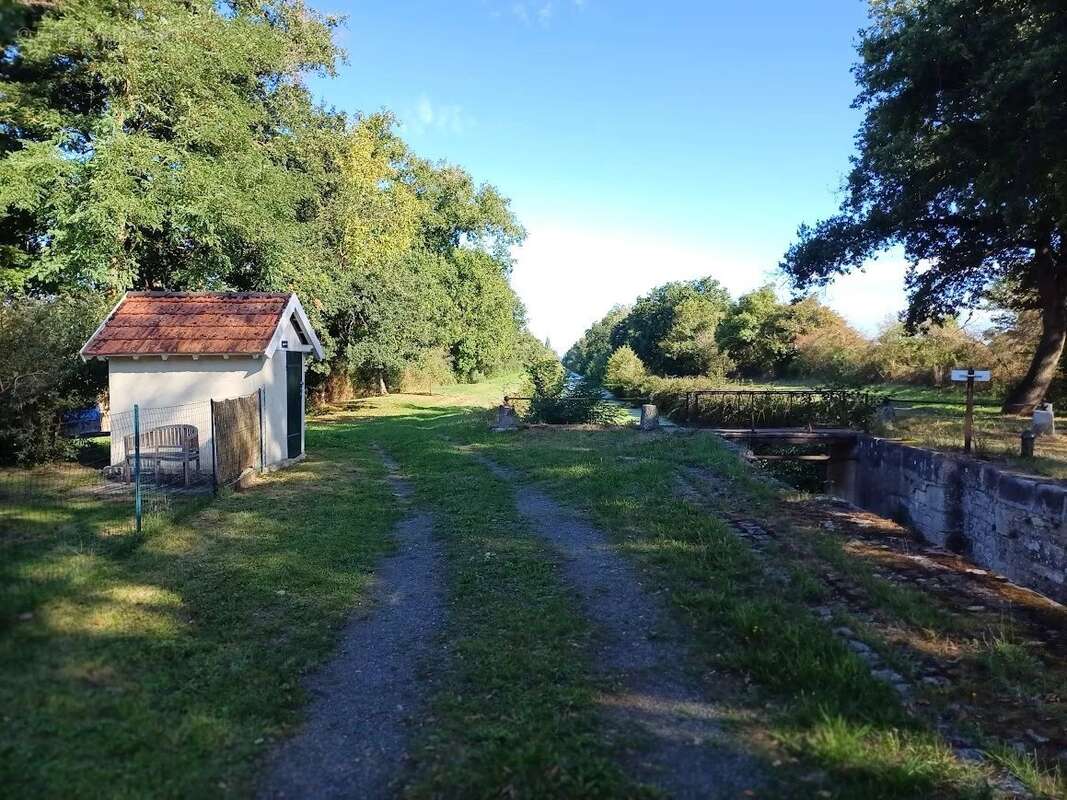 Maison à EPINEUIL-LE-FLEURIEL