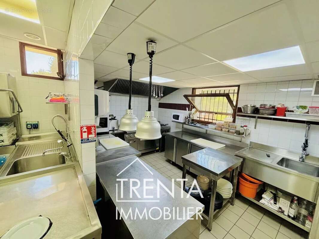 Commerce à CHASSIGNIEU