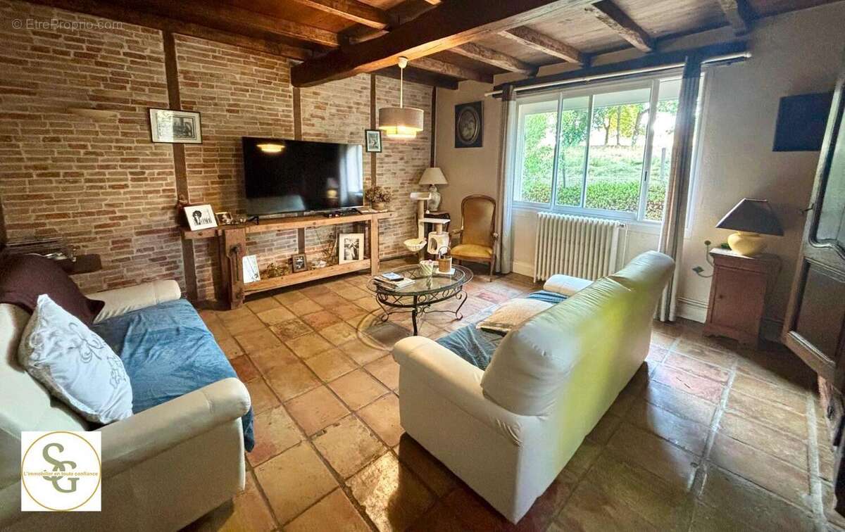   - Maison à LA SAUZIERE-SAINT-JEAN