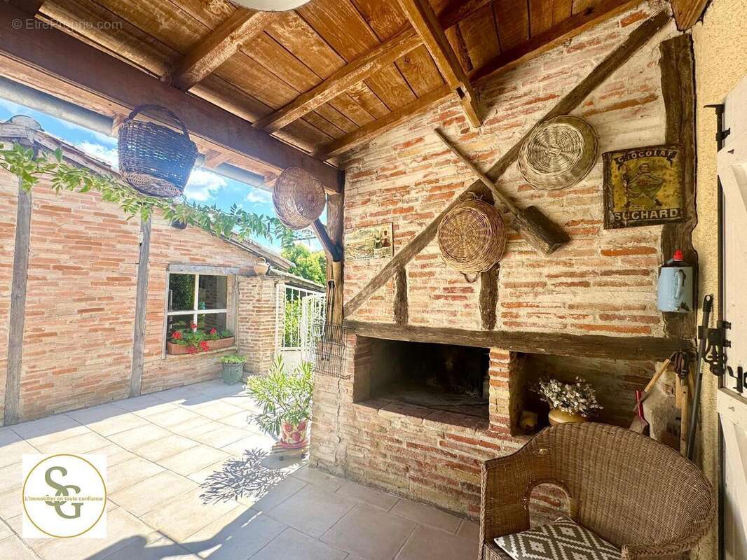   - Maison à LA SAUZIERE-SAINT-JEAN