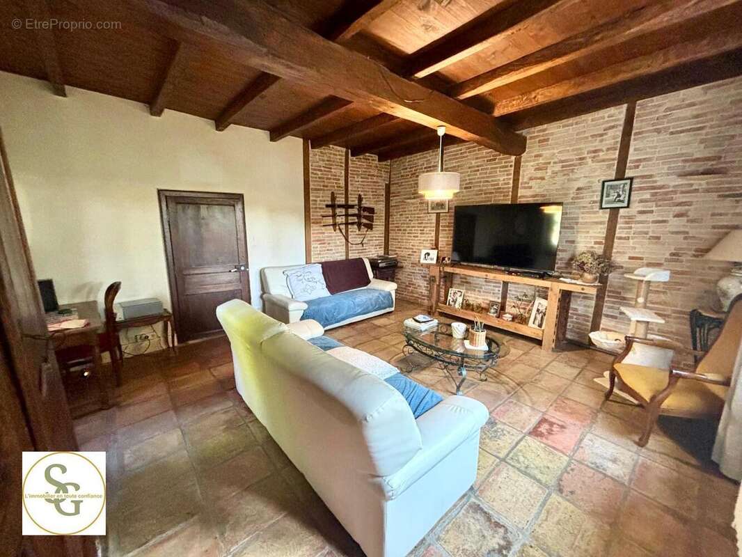   - Maison à LA SAUZIERE-SAINT-JEAN