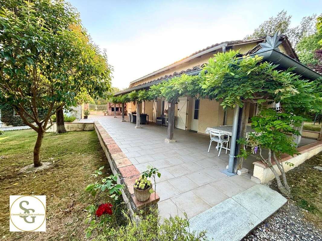   - Maison à LA SAUZIERE-SAINT-JEAN