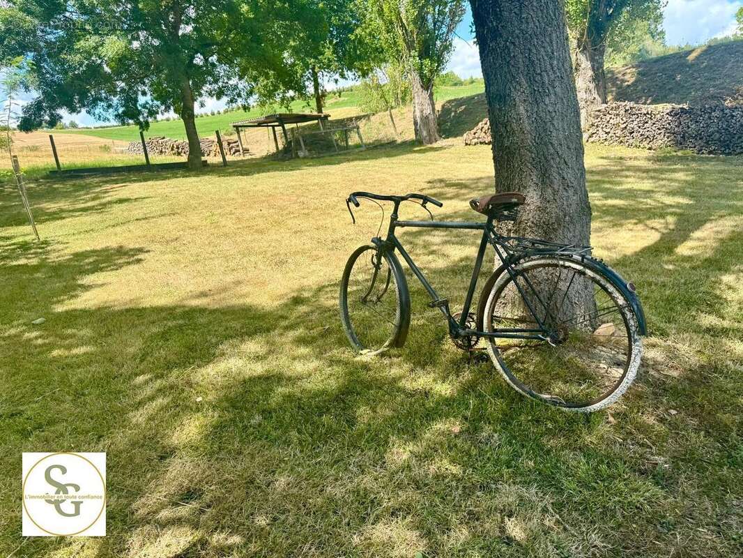   - Maison à LA SAUZIERE-SAINT-JEAN