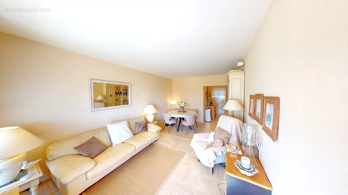 Appartement à VILLENEUVE-LOUBET