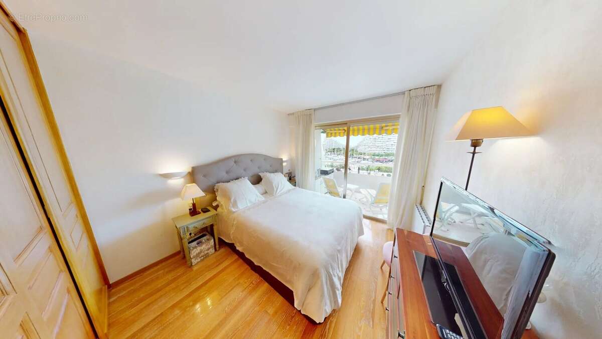 Appartement à VILLENEUVE-LOUBET