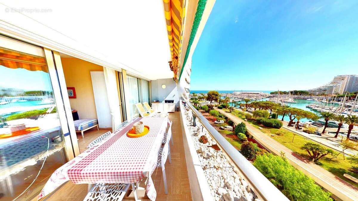 Appartement à VILLENEUVE-LOUBET