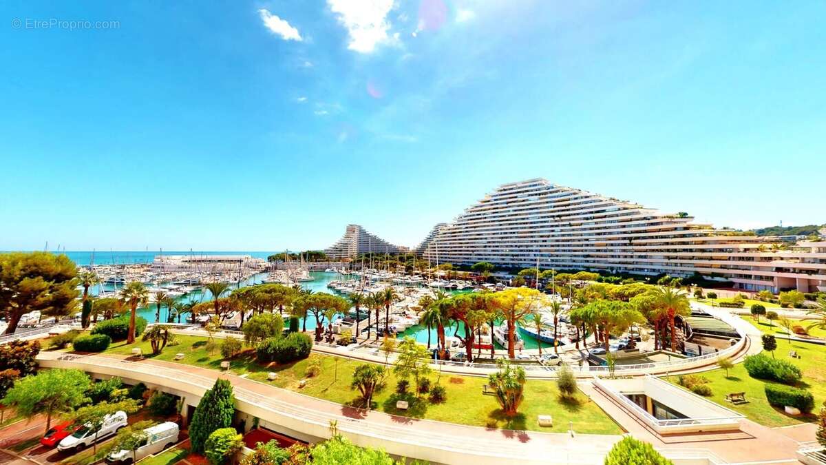 Appartement à VILLENEUVE-LOUBET