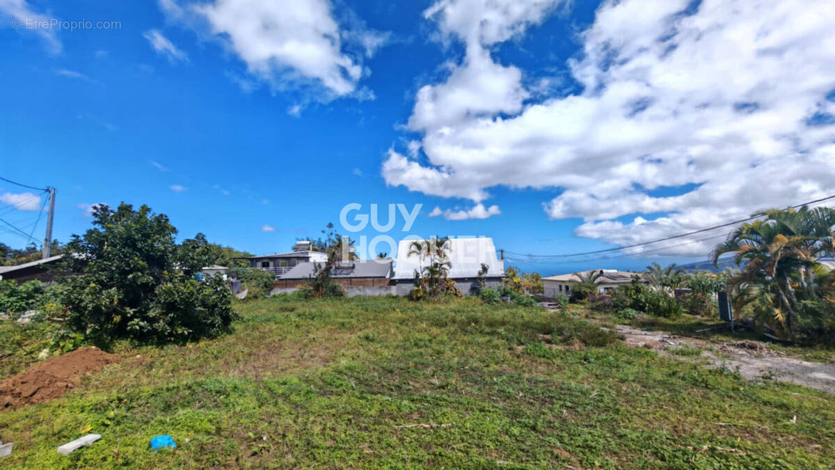 Terrain à LE TAMPON