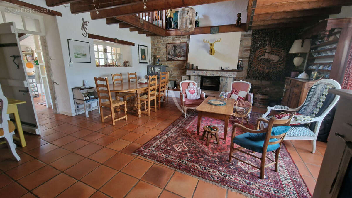 Maison à GROSBREUIL