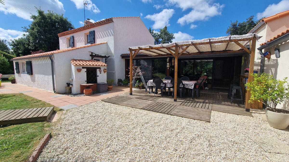 Maison à GROSBREUIL