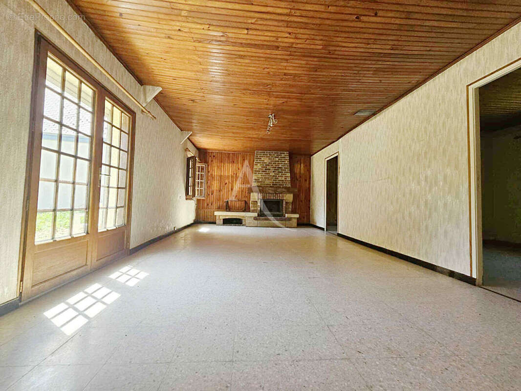 Maison à SAINT-QUENTIN-EN-TOURMONT