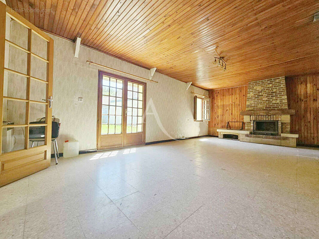 Maison à SAINT-QUENTIN-EN-TOURMONT