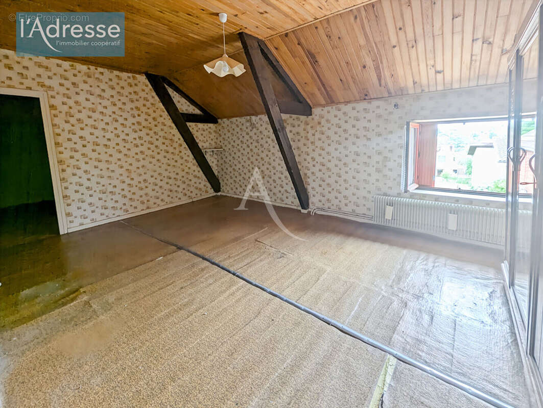 Maison à PUY-L&#039;EVEQUE