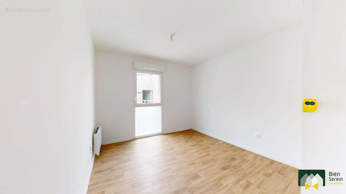 Chambre 2 - Appartement à CHARTRES