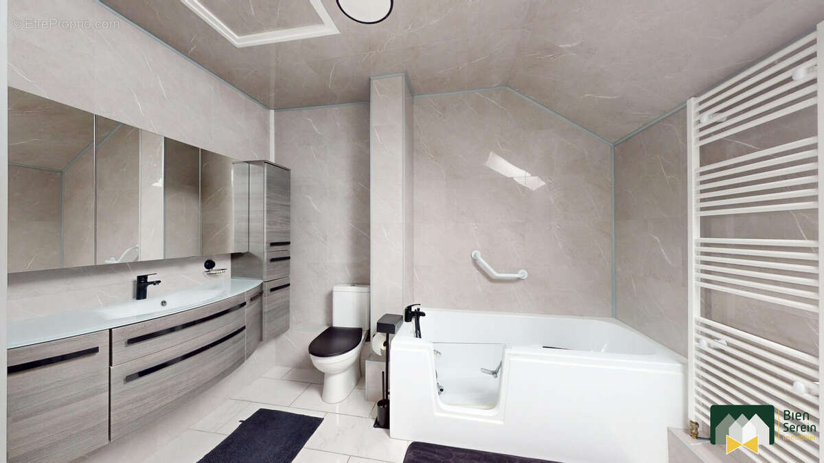 Salle de bains  - Maison à LUCE