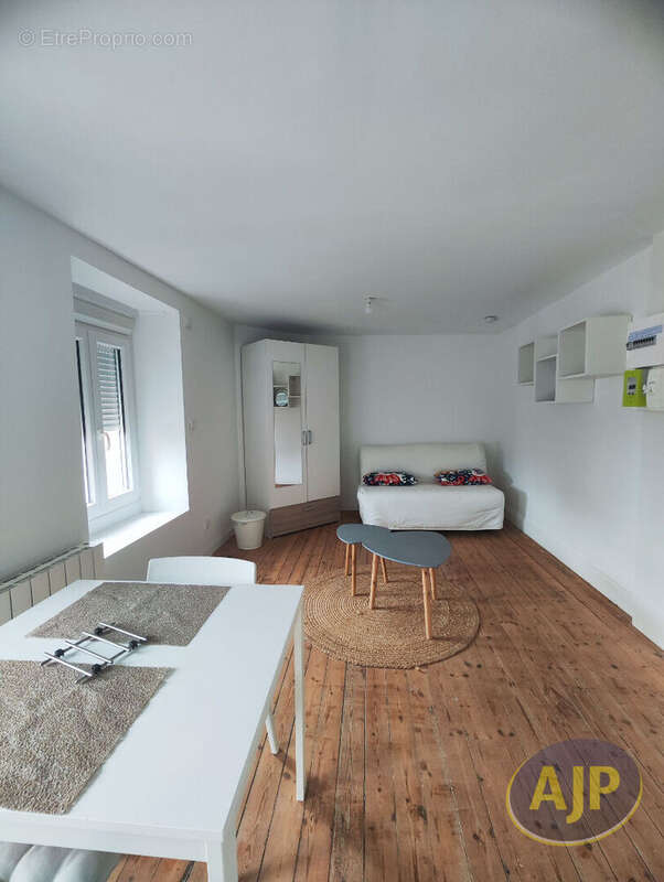 Appartement à SEGRE