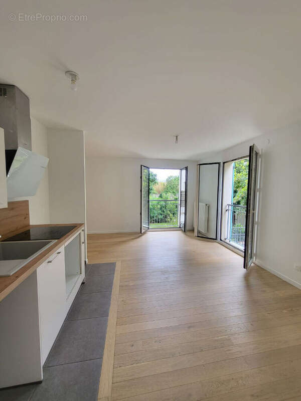 Appartement à LE MESNIL-LE-ROI