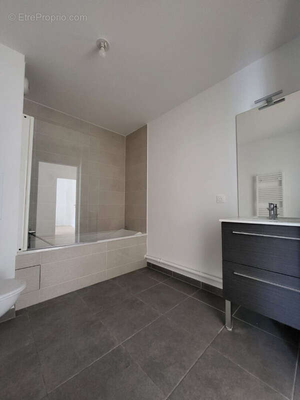 Appartement à LE MESNIL-LE-ROI